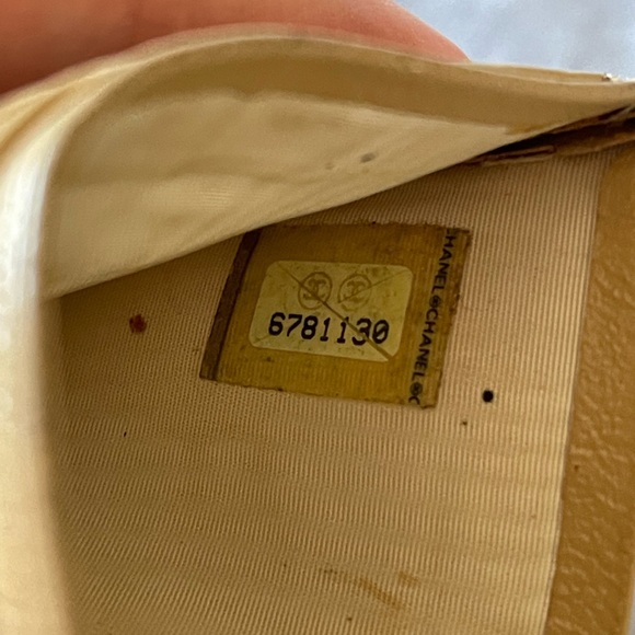 Chanel Leather Card Holder - Picture 4 of 8